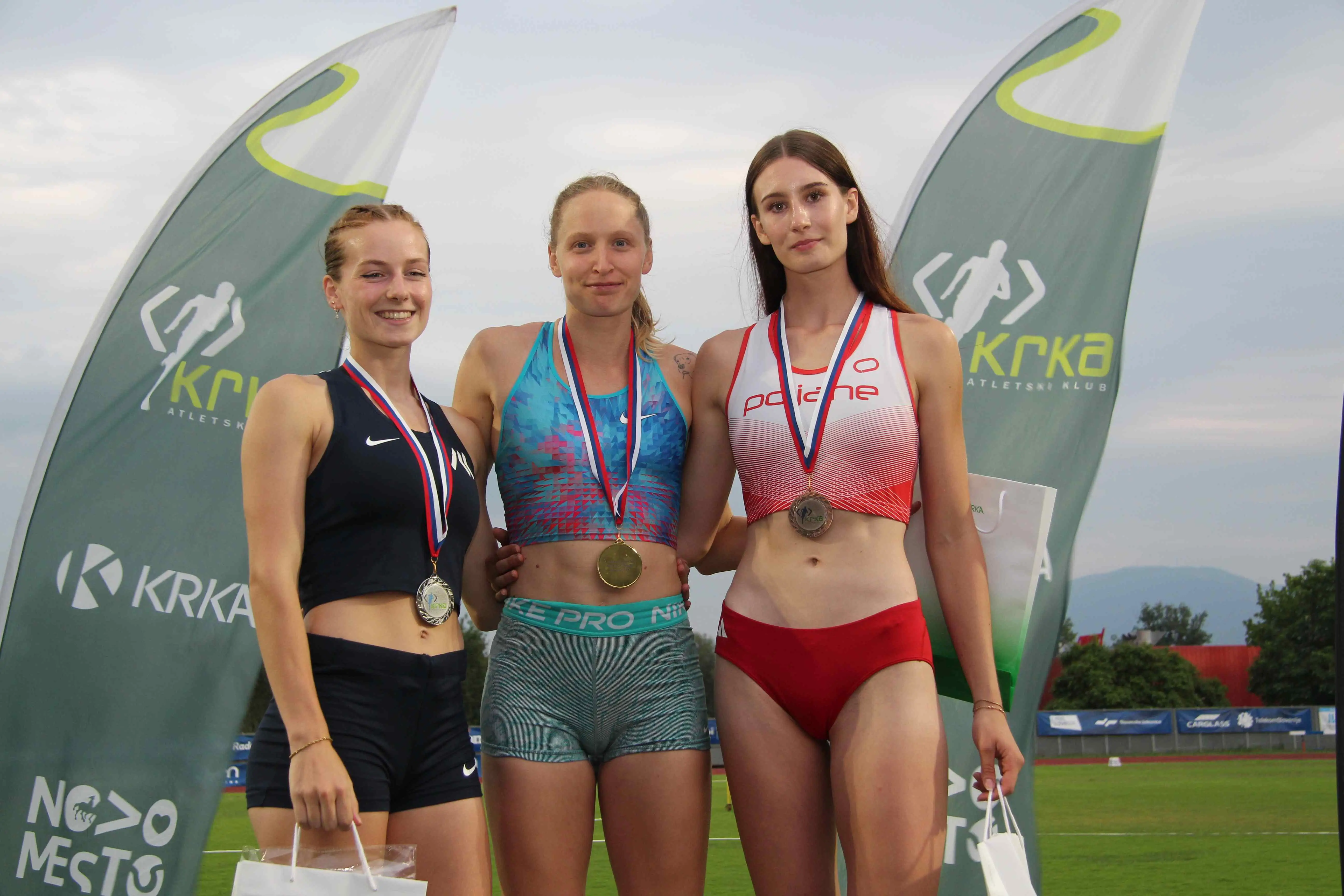 91783098304članice 400 m ovire.webp-atletskimiting-nm.si